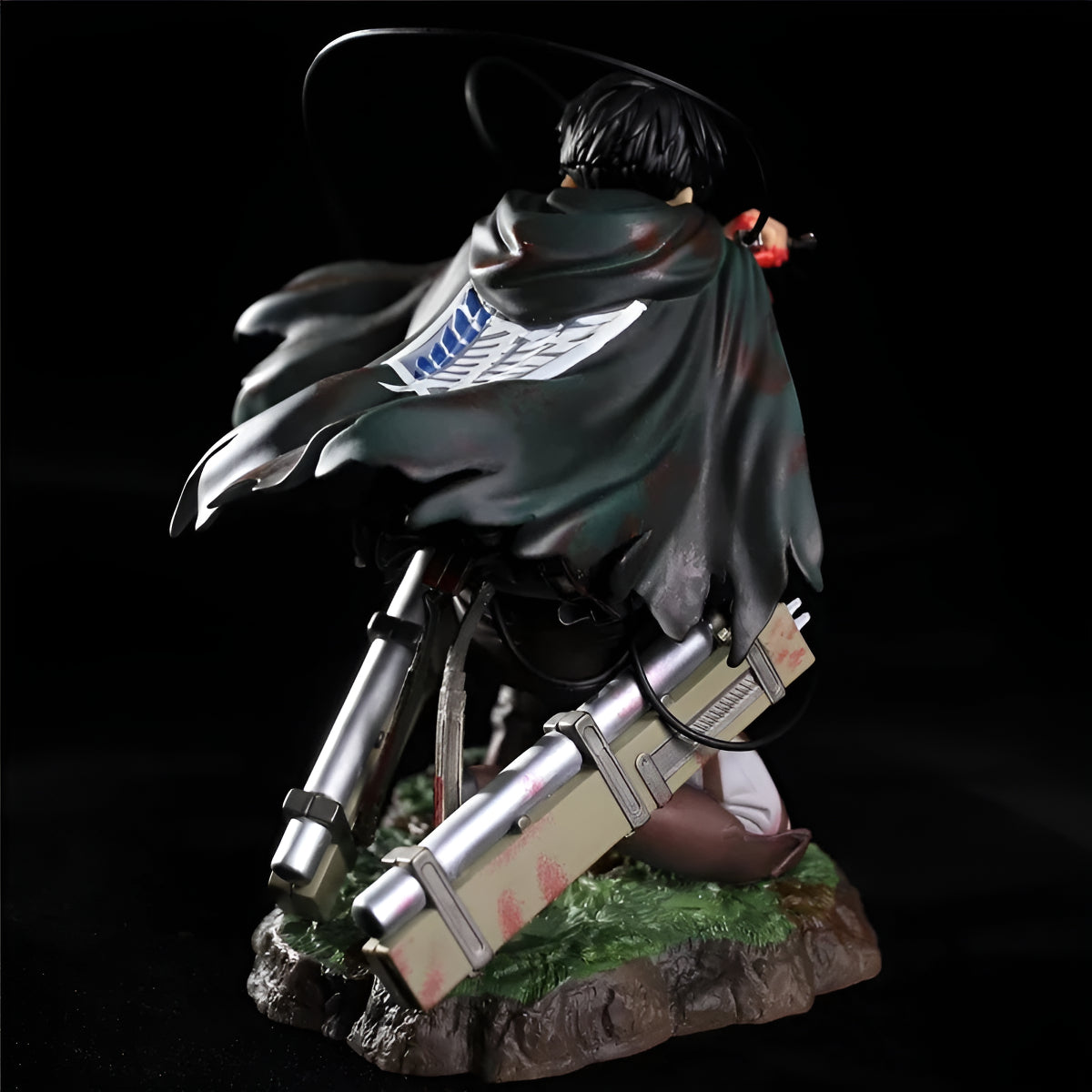 Figura Coleccionable Attack On Titan - Levi Ackerman 16 Cm