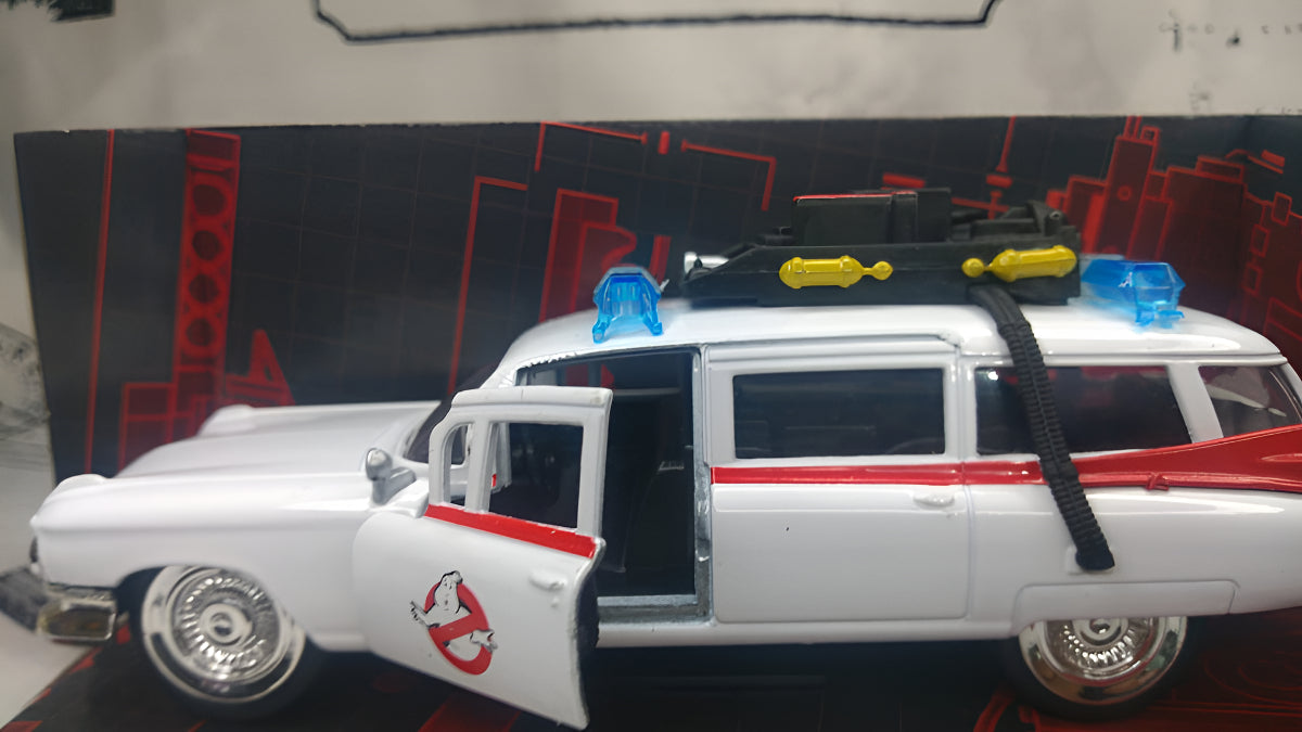 Auto De Metal A Escala 1:32 Cazafantasmas - Ecto-1 Blanco