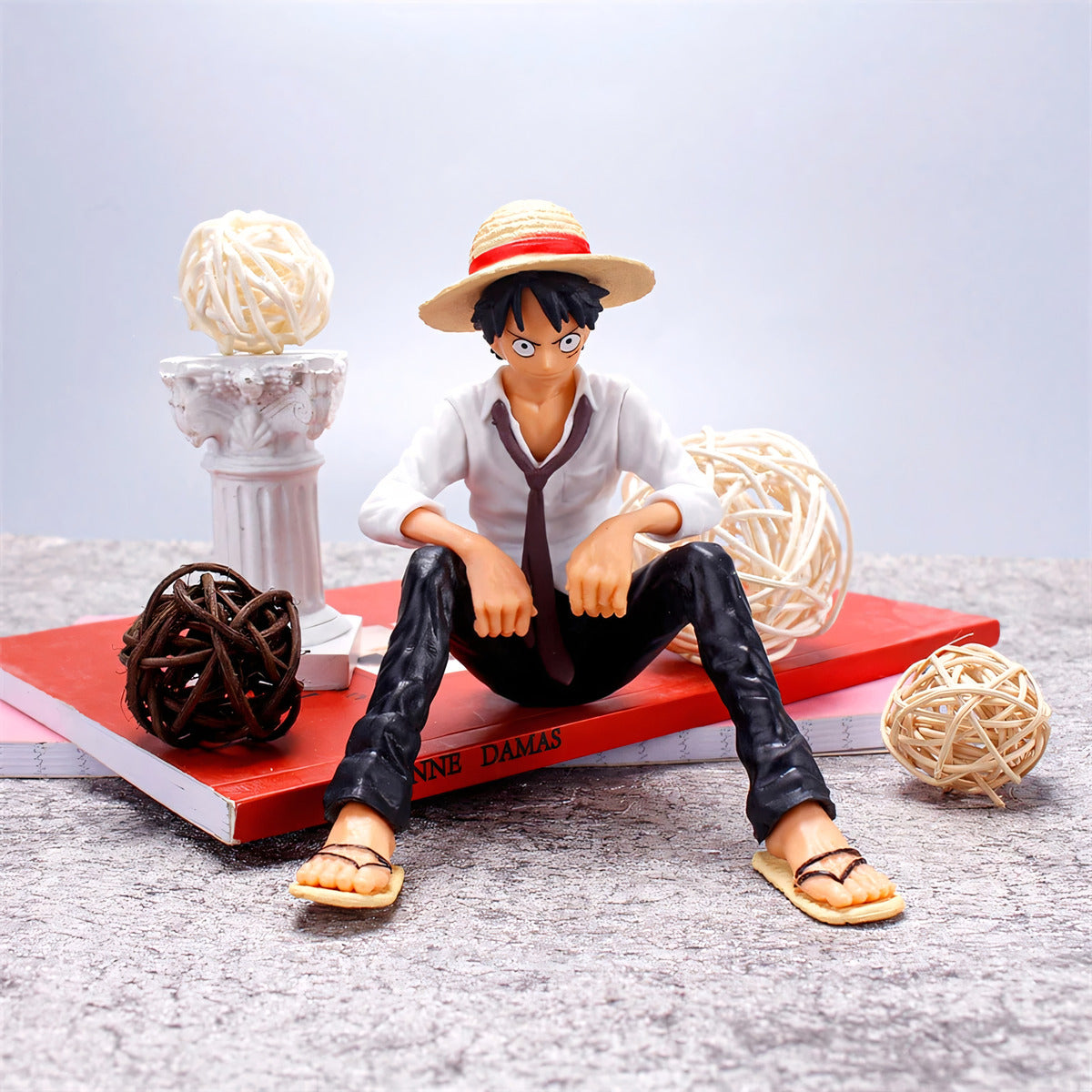 Figura Coleccionable One Piece - Luffy Sentado 12 Cm - Koh Darshan