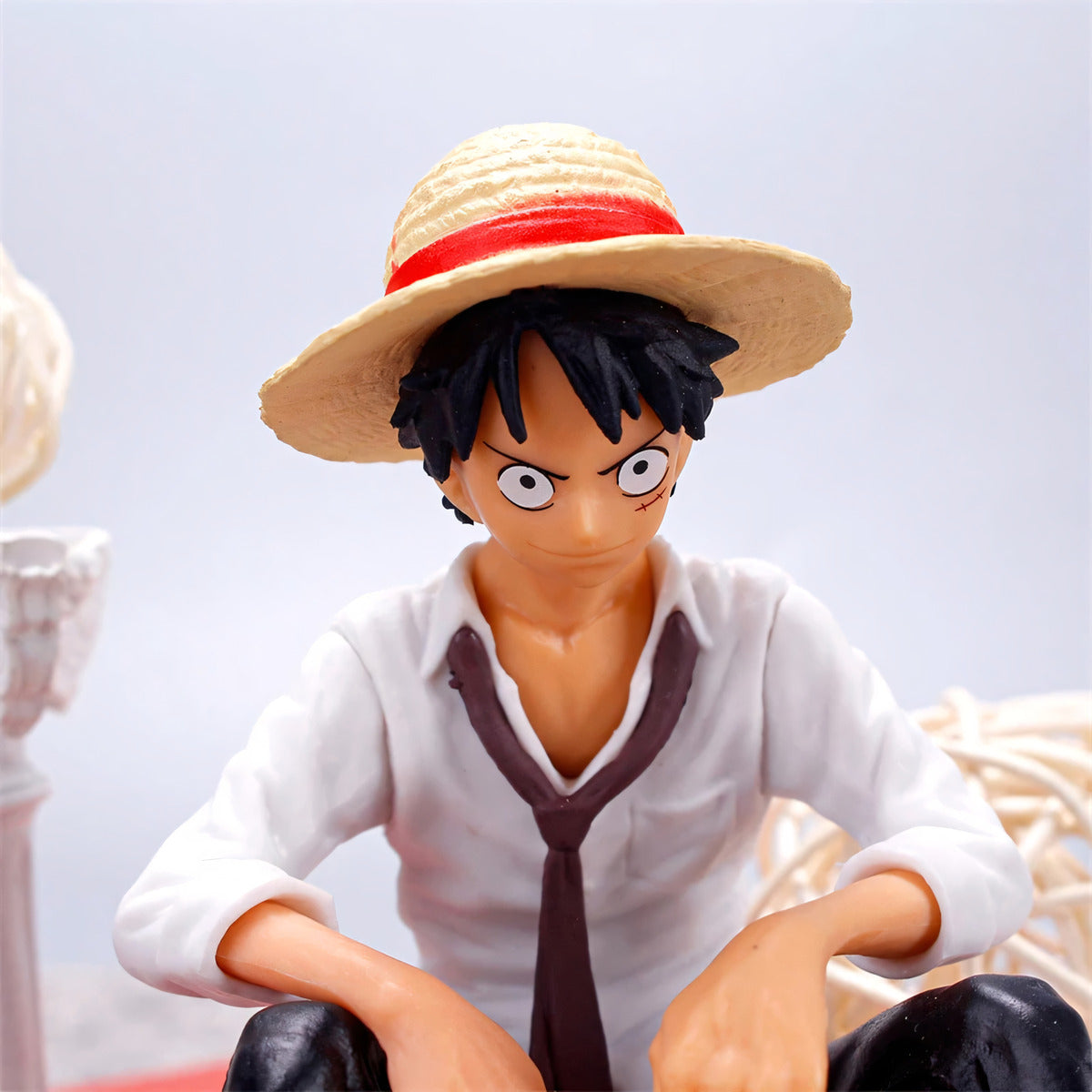 Figura Coleccionable One Piece - Luffy Sentado 12 Cm - Koh Darshan