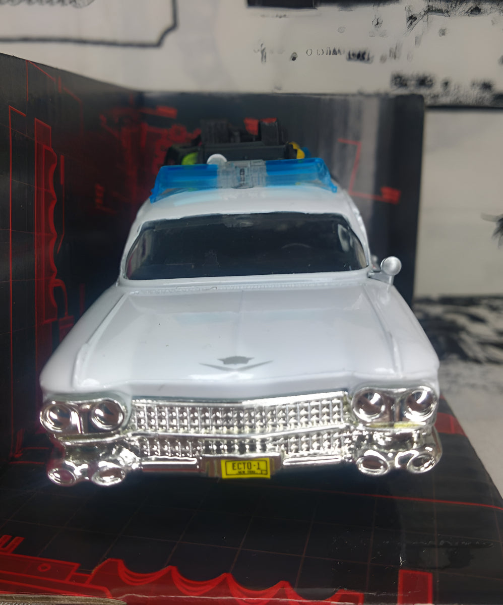 Auto De Metal A Escala 1:32 Cazafantasmas - Ecto-1 Blanco
