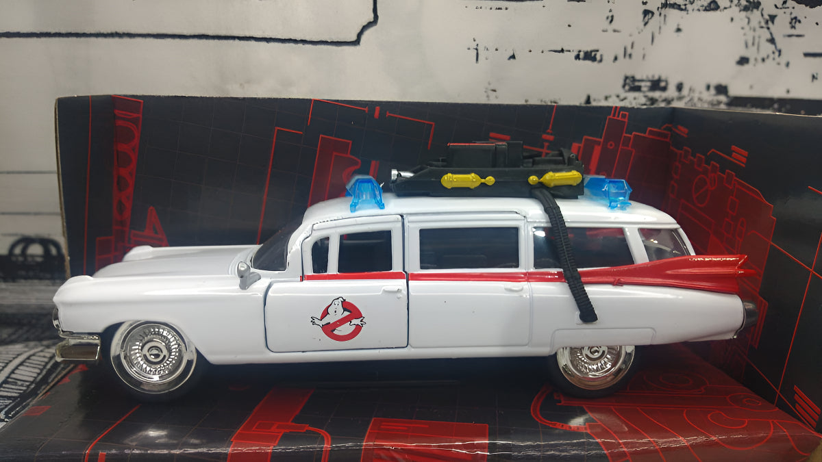 Auto De Metal A Escala 1:32 Cazafantasmas - Ecto-1 Blanco